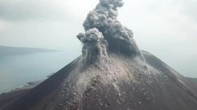 Gunung Anak Krakatau Sudah Erupsi 4 Kali di Awal Tahun 2023