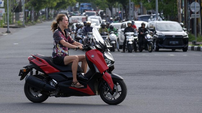 Gubernur Bali Larang Turis Asing Sewa Sepeda Motor Ilegal