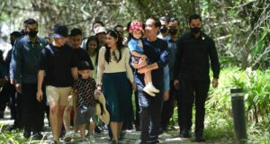 Jokowi Hampir Makan Buah yang Mengandung Formalin Saat di Labuan Bajo