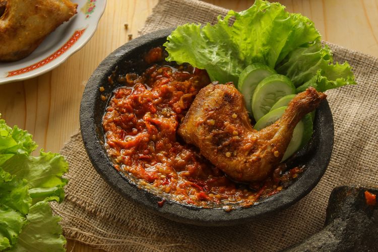 Ada Opor Ayam, 6 Kuliner Indonesia Masuk Hidangan Ayam Terenak Dunia