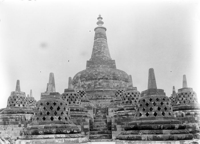 Wacana Pemasangan Chatra di Candi Borobudur Tuai Pro Kontra