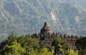 Wacana Pemasangan Chatra di Candi Borobudur Tuai Pro Kontra