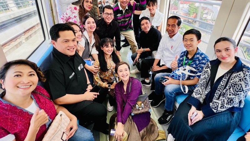 Desta Hingga Chelsea Islan Diajak Jokowi Jajal LRT
