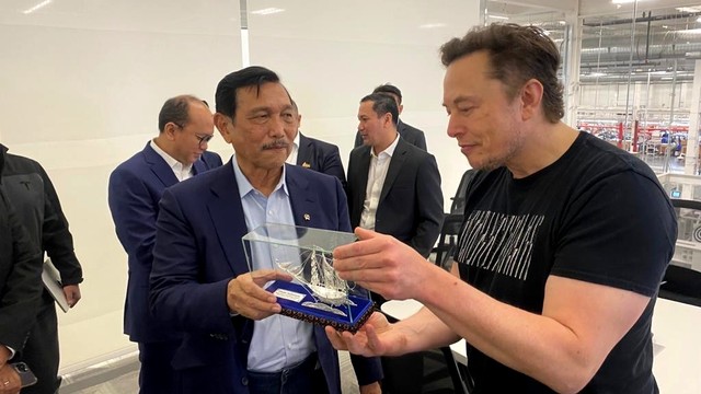 Luhut Pastikan Elon Musk Datang ke Jakarta Tahun Ini