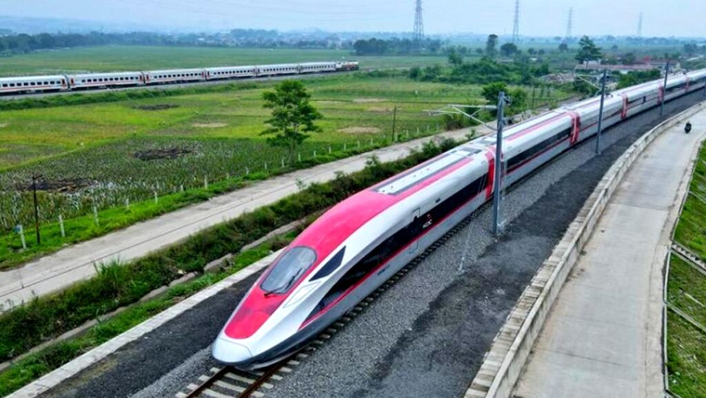 Pendaftaran Kereta Cepat Jakarta-Bandung Gratis Dibuka!