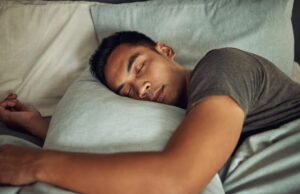 Tidur dengan Lampu Menyala Picu 5 Masalah Kesehatan