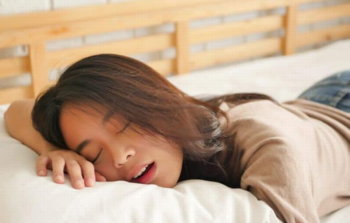 Tidur dengan Lampu Menyala Picu 5 Masalah Kesehatan