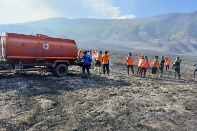Butuh 6 Hari untuk Memadamkan Kebakaran Gunung Bromo Imbas Prewedding