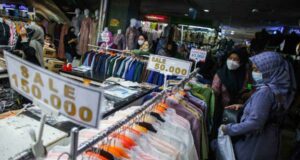 Permintaan untuk ditutupnya online shop atau e-commerce di seluruh Indonesia oleh pedagang pasar mendapat tanggapan dari Menteri Perdagangan Zulkifli Hasan.